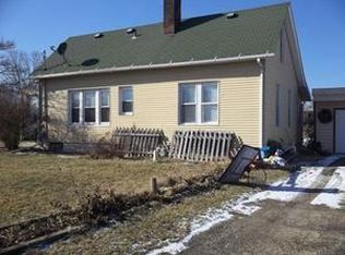 453 E Farnham St, Walnut, IL 61356