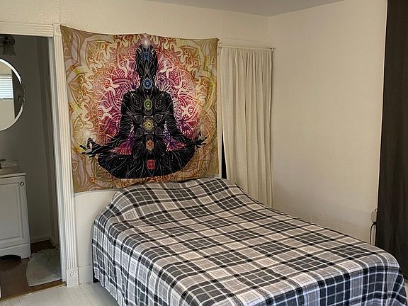 4th image of 3229 Odessa Ave #B