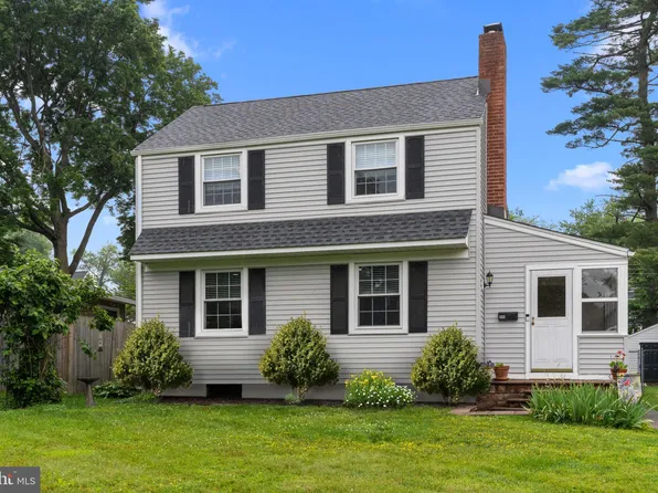 440 Magnolia Dr, Morrisville, PA 19067