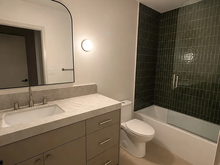 6500 Hayvenhurst Ave — Photo 4