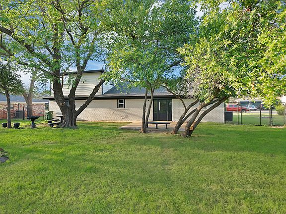 3rd image of 1213 Walker Dr