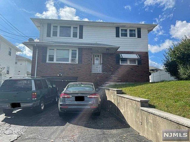 2nd image of 142 Midland Ave