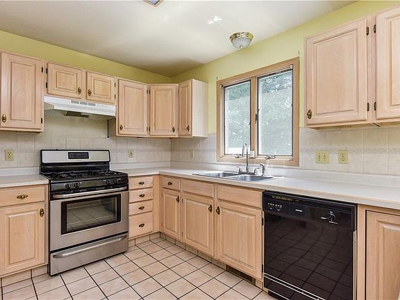 2nd image of 33 Fieldstone Unit C