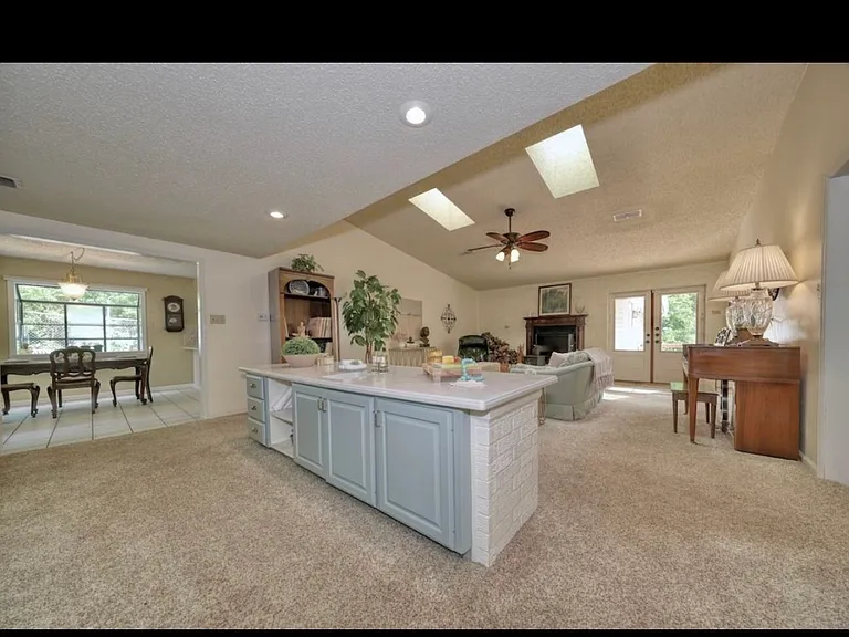 1379 Bridle Path Ln — Photo 12