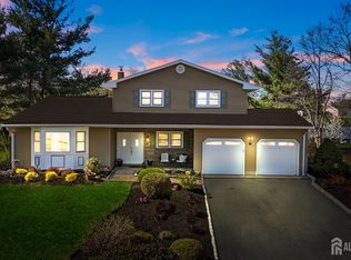 12 Boxwood Rd, Piscataway, NJ 08854