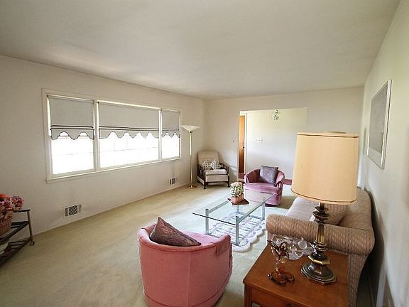 4th image of 10 Lancaster Ave