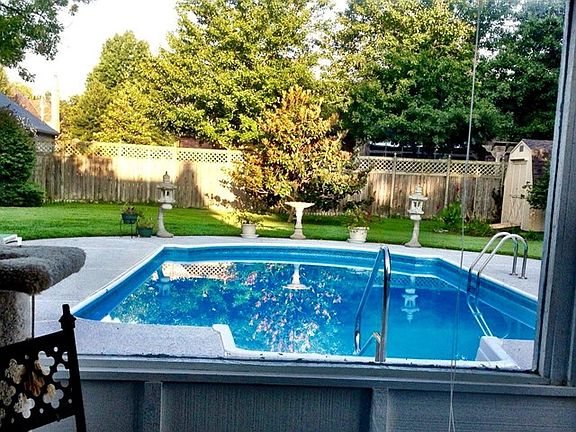 3rd image of 3002 Oakview Dr