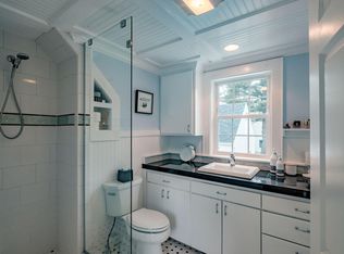 4 Edgewater Rd, Falmouth, ME 04105