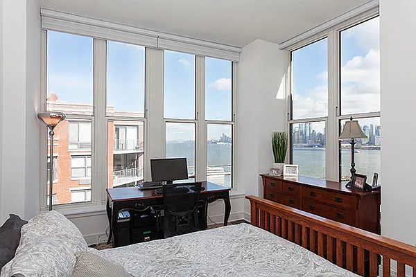 Sold by JCity Realty, LLC | media 6