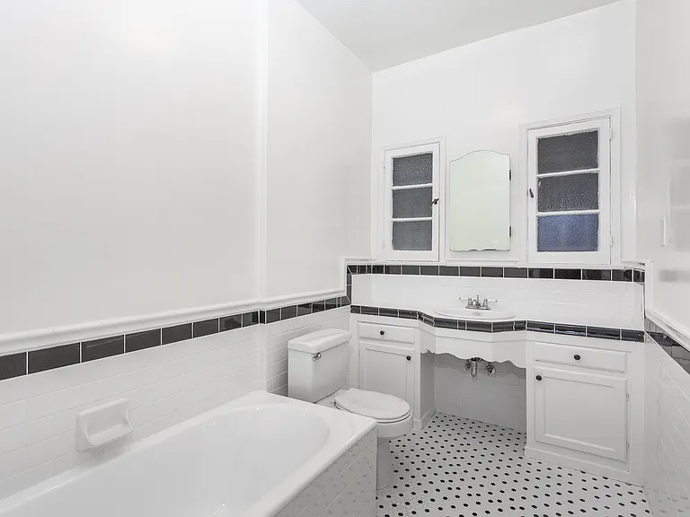 654 S Sweetzer Ave #654 — Photo 4
