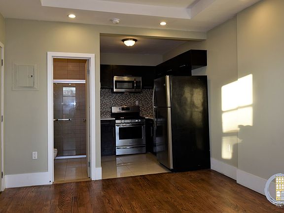 2nd image of 997 Bergen St #8