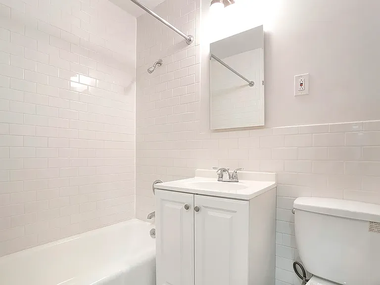 200 E 33rd St #11E — Photo 8