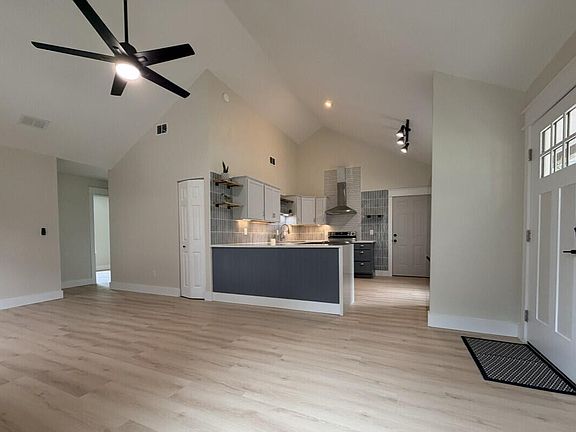 4th image of 1179 Landsdowne Dr