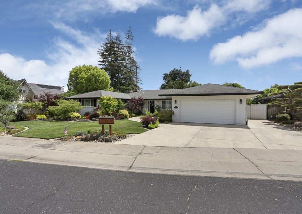 1st image of 1625 Edgewood Dr