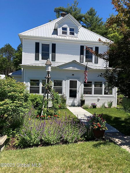 2nd image of 208 Main Street