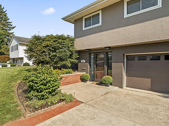 5th image of 608 Latham Ct