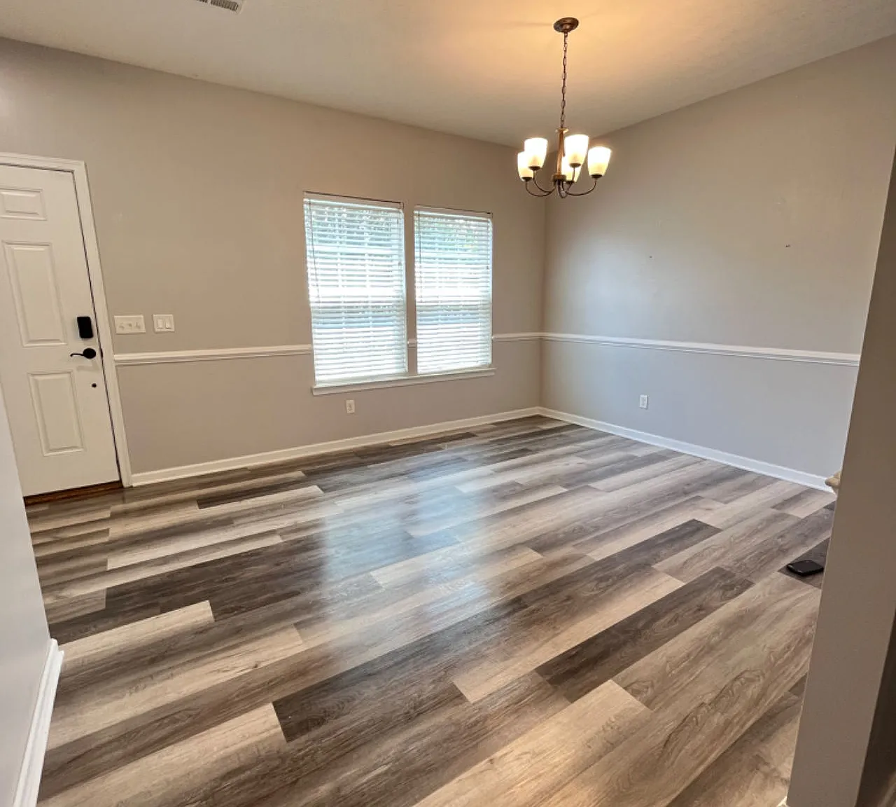 4 bed, 2.5 bath, 2112 sqft, $2,100 — Photo 3