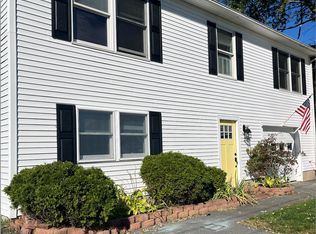 17 Metacomet St, Portsmouth, RI 02871