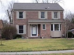 26250 Pembroke Rd, Huntington Woods, MI 48070