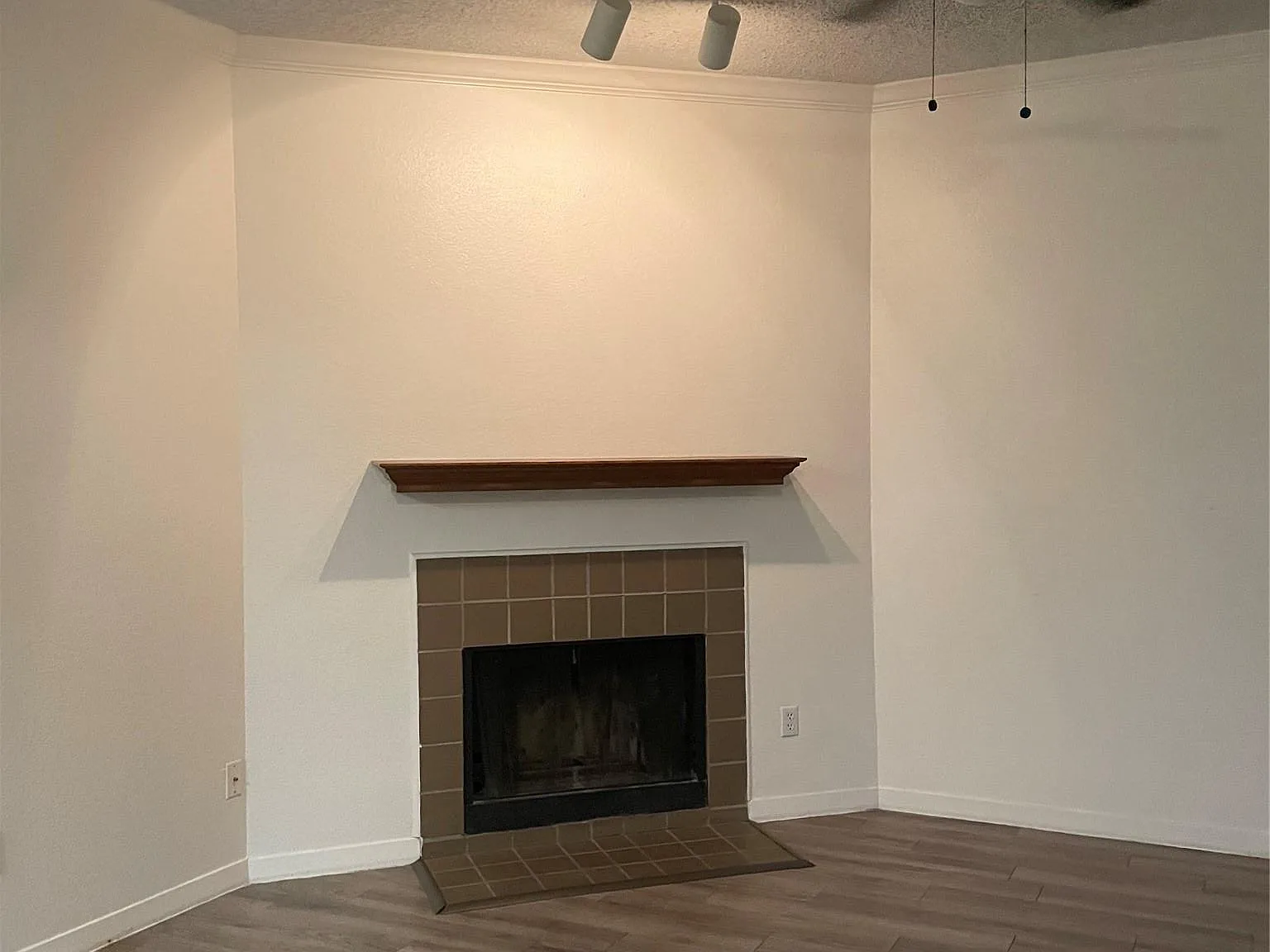 2 bed, 2.0 bath, 929 sqft, $1,850 — Photo 3
