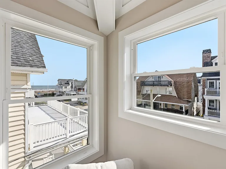 105 S Stratford Ave #BEACHBLOCK JULY AUG — Photo 43