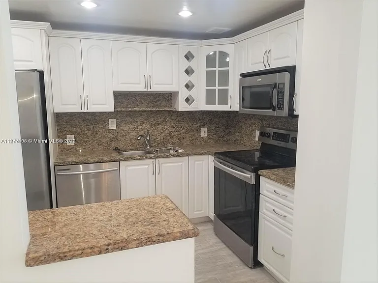 100 Bayview Dr #208 — Photo 3