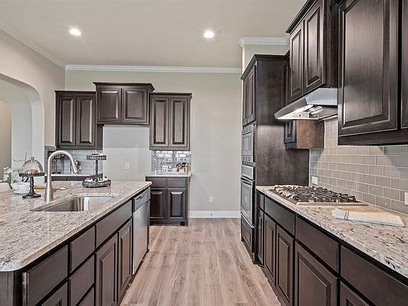 Home images & Floor Plans are for illustration purposes only & may vary from actual home