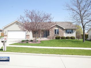 4922 Roneta Ln, Manitowoc, WI 54220