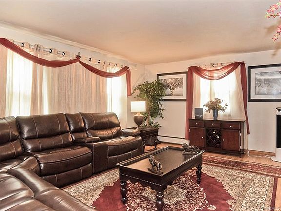 3rd image of 90-92 Greenfield Dr