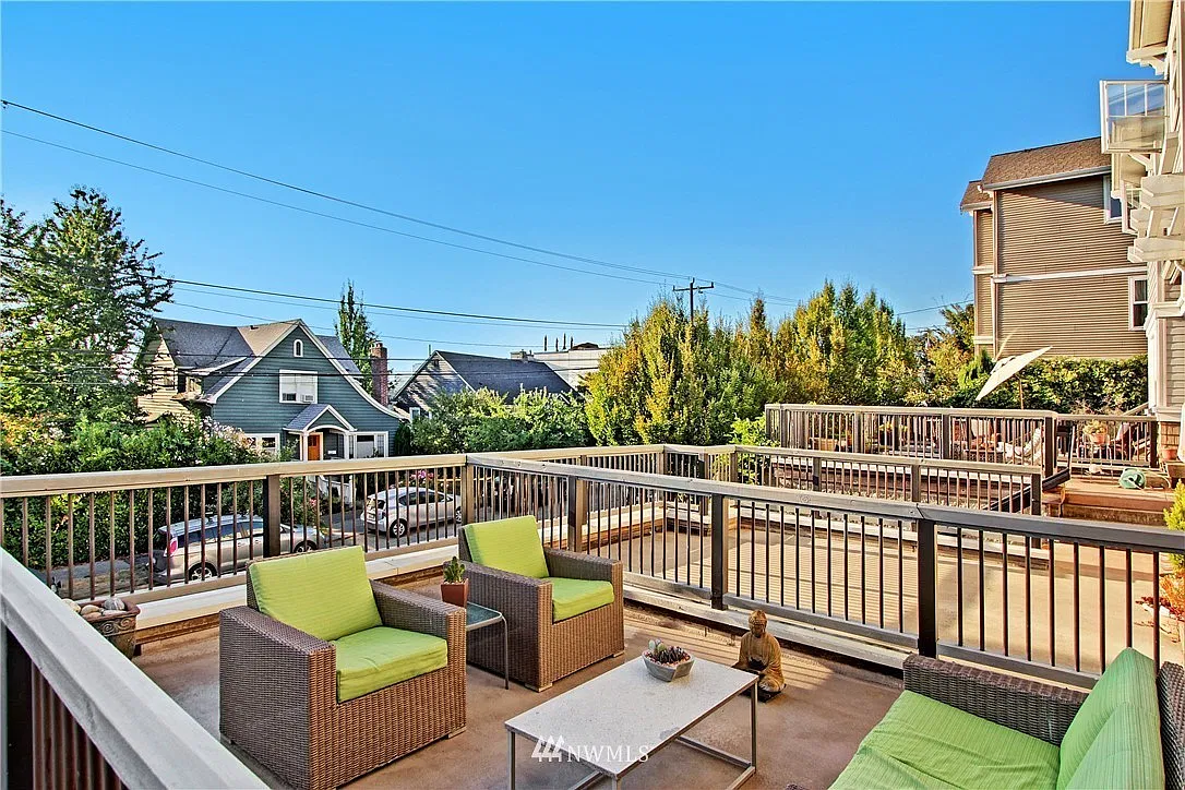 2 bed, 1.5 bath, 1200 sqft, $3,200 — Photo 2