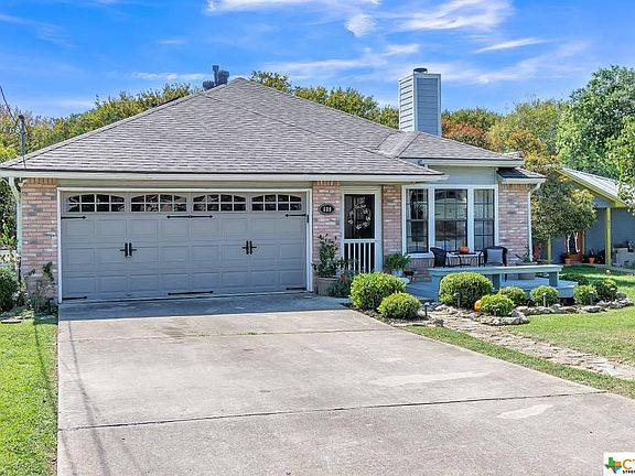 2nd image of 609 Clyde Ct