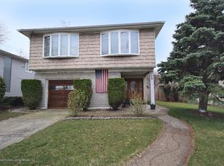 76 Signs Rd, Staten Island, NY 10314