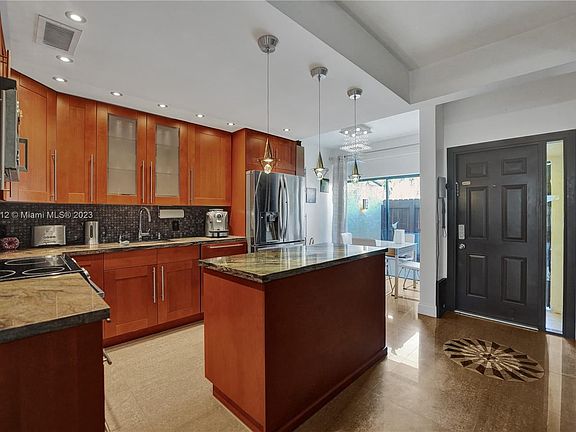 5th image of 19220 NE 25th Ave APT 272B
