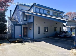636 N Tomahawk Island Dr, Portland, OR 97217