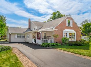 1901 E Cholo Ln, Mount Prospect, IL 60056