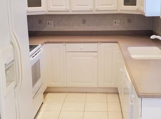 8402 111th St APT 207, Seminole, FL 33772