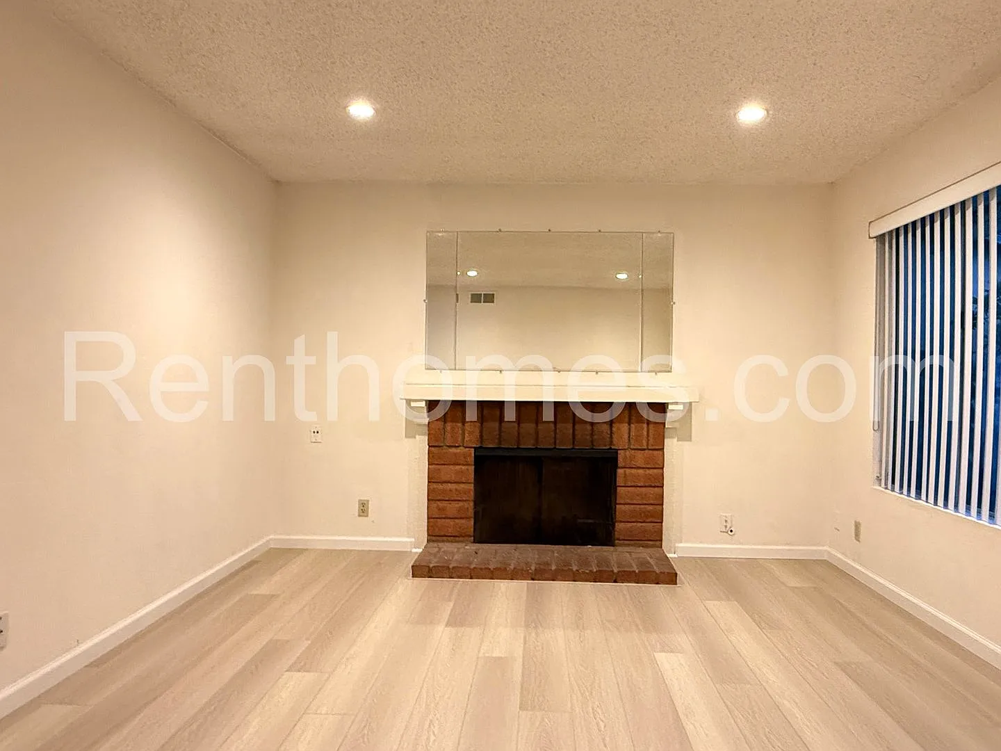 Mira Mesa, 10906 Barbados Way - LVP Flooring, Granite Counters, Great Central MM Location! — Photo 3