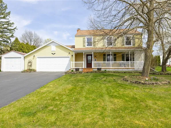 11 Duxbury Cir, Victor, NY 14564