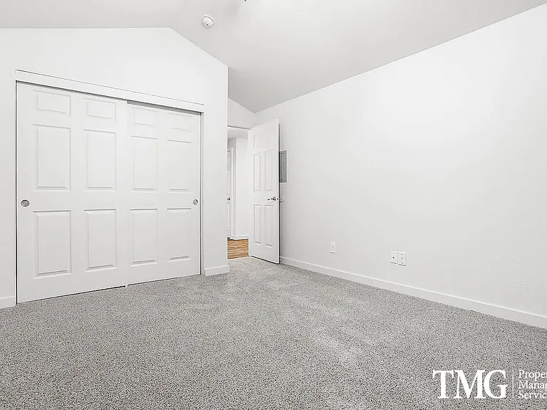 River View Apartments — Photo 17