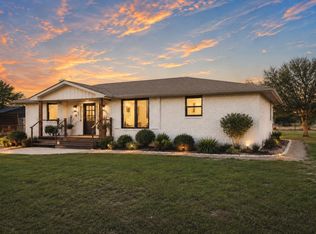 160 Indian Trl, Lockhart, TX 78644