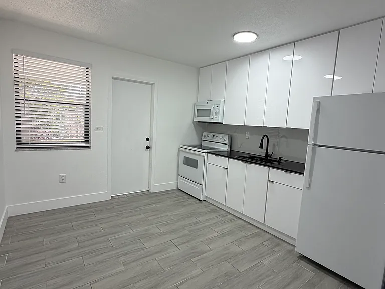 19110 SW 113th Pl — Photo 1