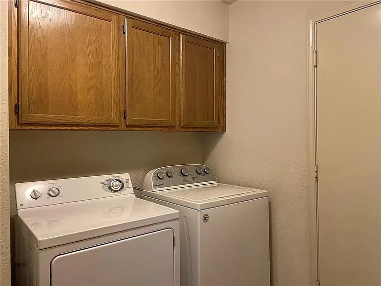 1704 Sycamore St — Photo 13