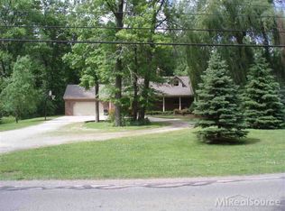 3040 Fruit St, Algonac, MI 48001
