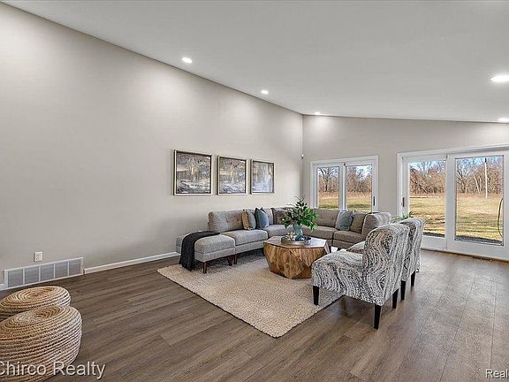 5th image of 8603 Owosso Rd