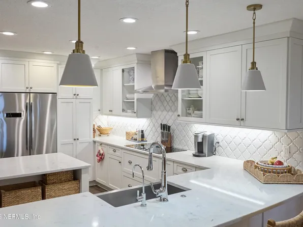 10 10TH Street #7, Atlantic Beach, FL 32233