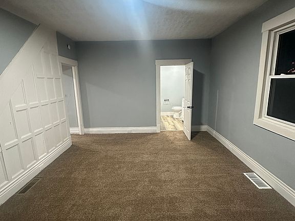 2nd image of 808 1st St NE