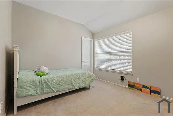 1435 Sleepy Hollow Dr — Photo 10