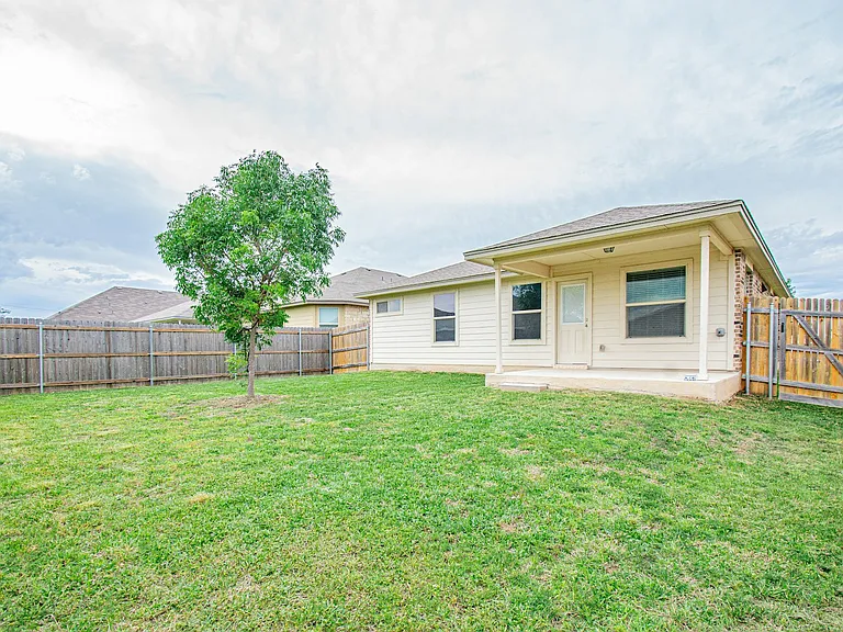 9019 Stonehollow Dr — Photo 22