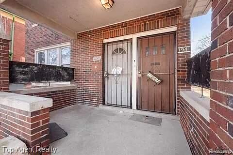 2nd image of 1939 W Grand St