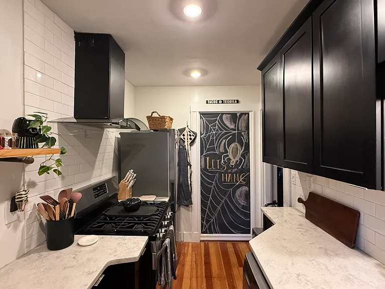 25 Roslyn St #12 — Photo 4